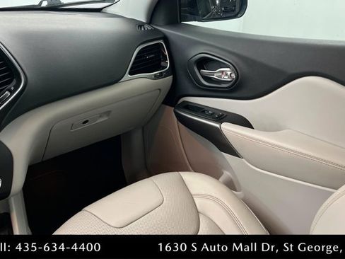 Used 2019 Jeep Cherokee Limited w/ Luxury Group AWD/4WD image 10