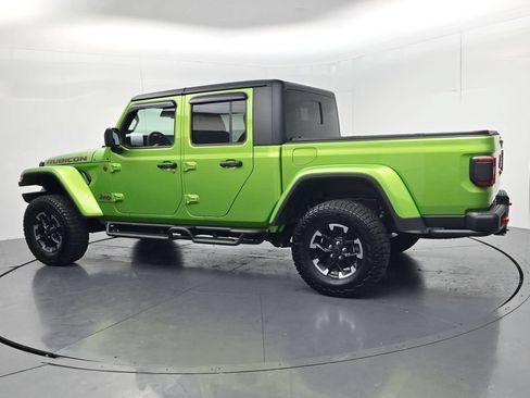 Used 2025 Jeep Gladiator Rubicon w/ Convenience Group AWD/4WD image 5