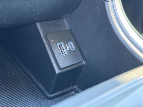 Used 2023 Ford Edge SEL image 17