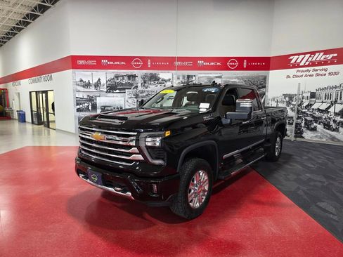 Used 2025 Chevrolet Silverado 3500 High Country w/ High Country Premium Package image 10