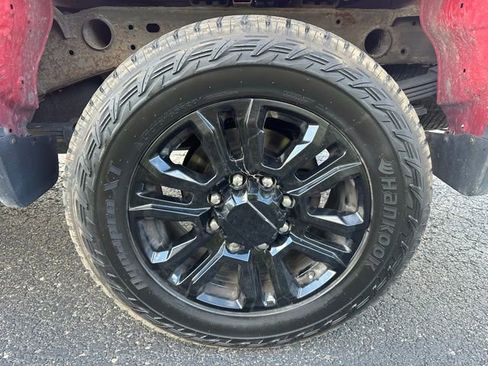 Used 2020 Chevrolet Silverado 2500 Custom w/ Custom Value Package image 14