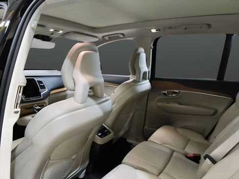 Used 2021 Volvo XC90 T6 Momentum w/ Climate Package AWD/4WD image 30