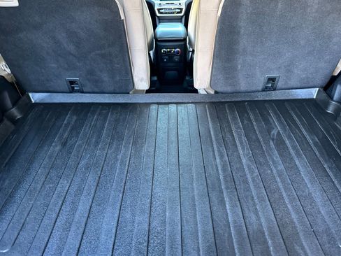 Used 2022 Ford Explorer XLT image 32