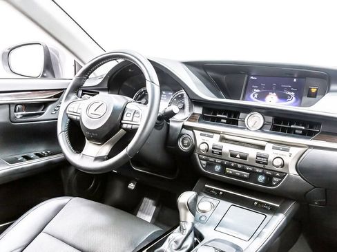 Used 2018 Lexus ES 350 w/ Premier Package FWD image 19