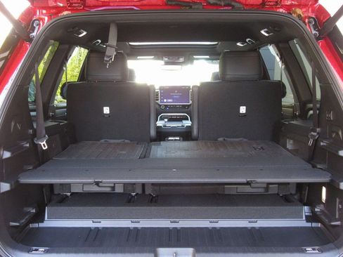 Used 2025 Toyota Sequoia Platinum image 25