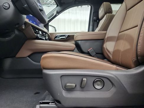 New 2026 Chevrolet Suburban High Country w/ Sun And Tow Package image 15