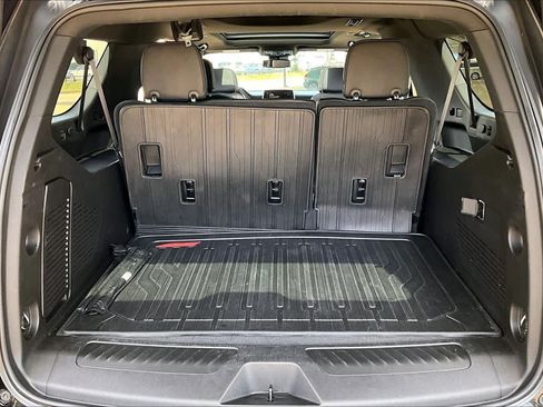 Used 2023 GMC Yukon XL SLT AWD/4WD image 32