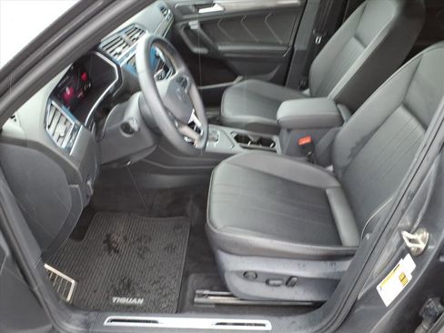Used 2023 Volkswagen Tiguan SE R-Line image 11