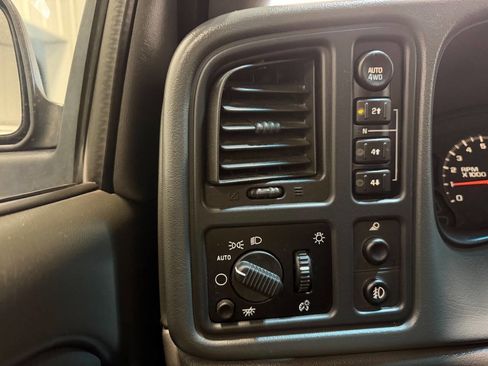 Used 2006 GMC Sierra 1500 SLE w/ Onstar Plus Package AWD/4WD image 15