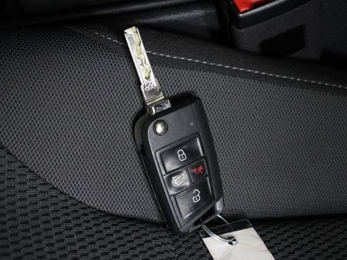 Used 2019 Volkswagen Golf S FWD image 32