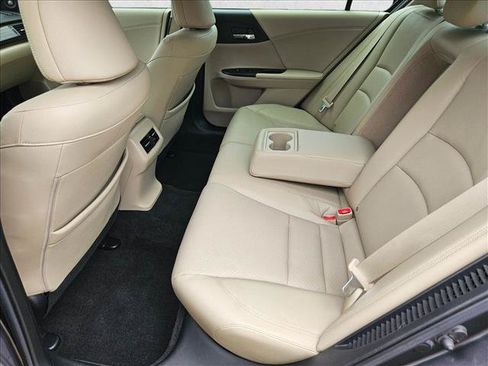 Used 2017 Honda Accord Touring image 18