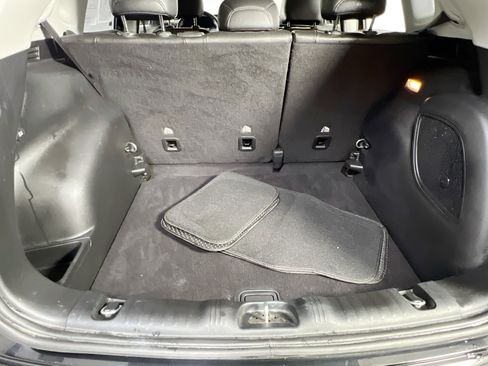 Used 2022 Jeep Compass Latitude w/ Sun and Sound Group AWD/4WD image 24