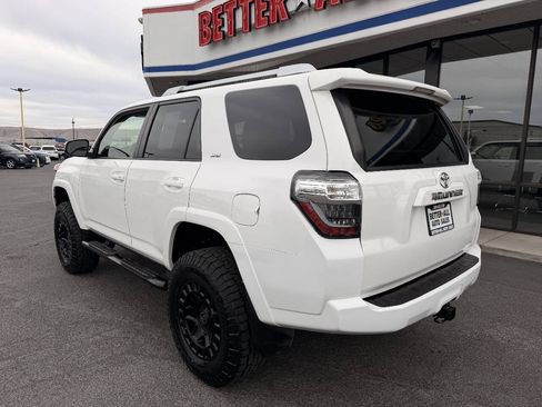 Used 2018 Toyota 4Runner SR5 AWD/4WD image 3