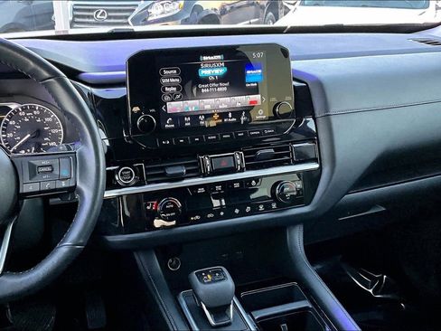 Used 2022 Nissan Pathfinder SL image 8