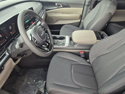 New 2026 Kia Carnival LX FWD image 10