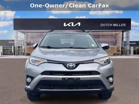 Used 2017 Toyota RAV4 Limited image 2