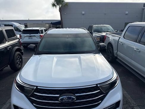 Used 2023 Ford Explorer XLT w/ Equipment Group 202A RWD image 9