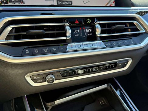 Used 2022 BMW X7 M50i image 45