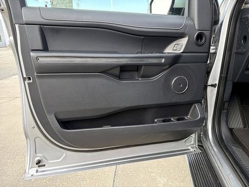 Used 2023 Ford Expedition Max XLT image 9
