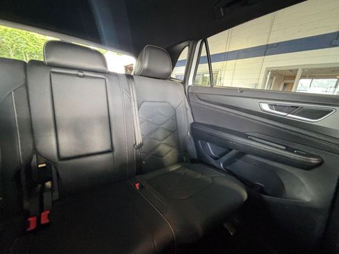Used 2025 Volkswagen Atlas Cross Sport SE FWD image 39