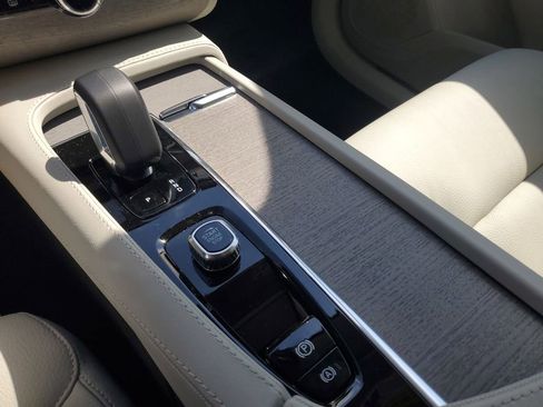 New 2025 Volvo XC90 B6 Plus w/ Protection Package Premier image 11