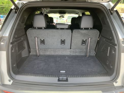 Used 2025 Chevrolet Traverse LT FWD image 54