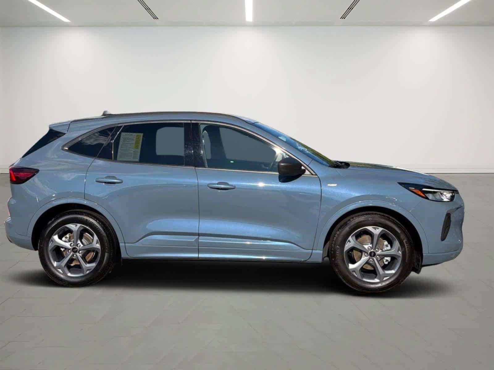 Used 2024 Ford Escape ST-Line w/ Tech Pack #1 FWD image 5