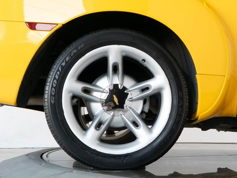 Used 2006 Chevrolet SSR w/ Preferred Equipment Group RWD image 21