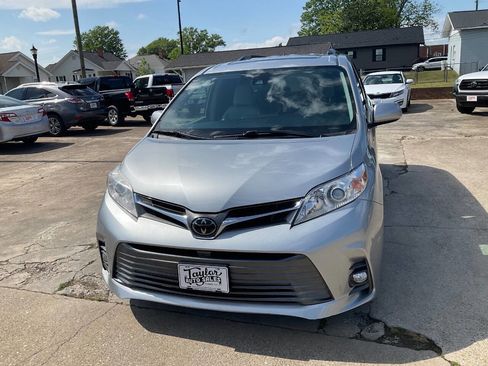 Used 2020 Toyota Sienna XLE FWD image 8
