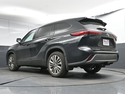 Used 2021 Toyota Highlander Platinum image 28