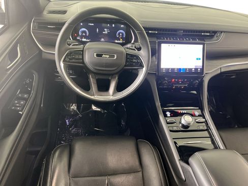 Used 2023 Jeep Grand Cherokee Overland w/ Luxury Tech Group IV AWD/4WD image 24