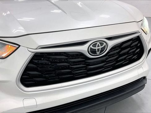 Used 2023 Toyota Highlander L AWD/4WD image 34