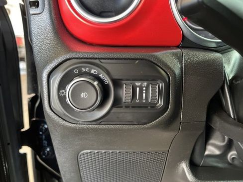 Used 2022 Jeep Wrangler Rubicon w/ Cold Weather Group image 17