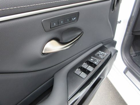 Used 2025 Lexus ES 350 w/ Premium Package image 29