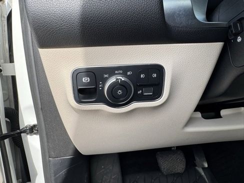 Certified 2021 Mercedes-Benz GLB 250 4MATIC image 21