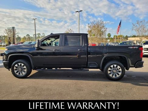 Used 2024 Chevrolet Silverado 2500 Custom w/ Custom Value Package image 3