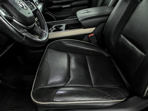 Used 2019 RAM 1500 Laramie AWD/4WD image 16