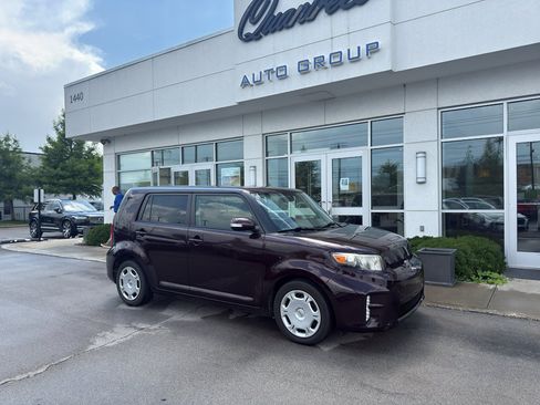 Used 2013 Scion xB FWD image 1