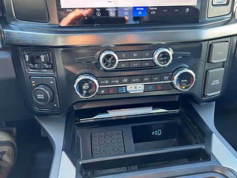 Used 2024 Ford F450 Lariat image 26