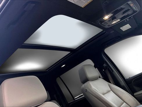 Used 2021 Chevrolet Suburban Z71 image 33