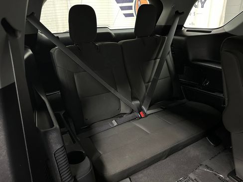 Used 2022 Ford Explorer XLT AWD/4WD image 23