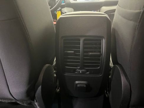 Used 2017 Ford Escape SE image 24