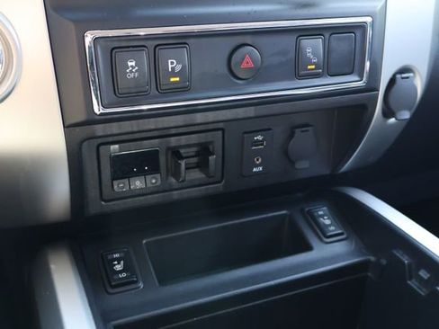 Used 2016 Nissan Titan SL image 16