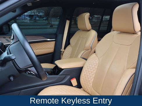 Used 2022 Jeep Grand Cherokee Summit w/ Luxury Tech Group V image 10