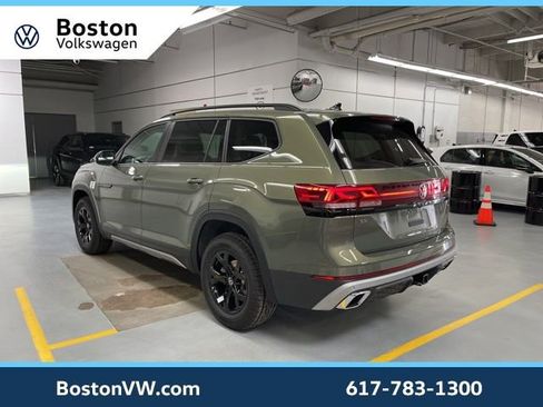 New 2026 Volkswagen Atlas Peak Edition AWD/4WD image 2