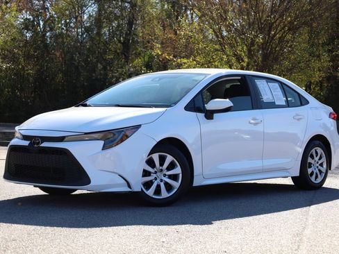 Used 2022 Toyota Corolla LE image 1