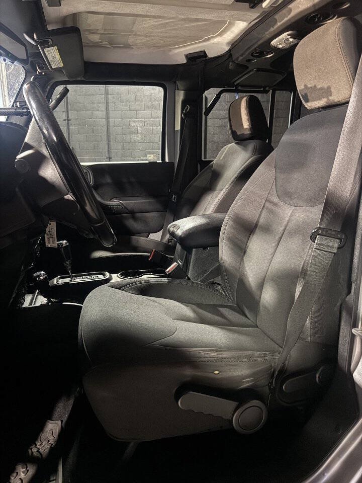 Used 2017 Jeep Wrangler Unlimited Sport AWD/4WD image 6