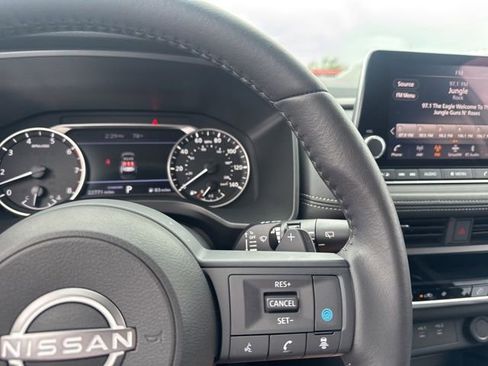 Used 2024 Nissan Rogue SV w/ SV Premium Package FWD image 14