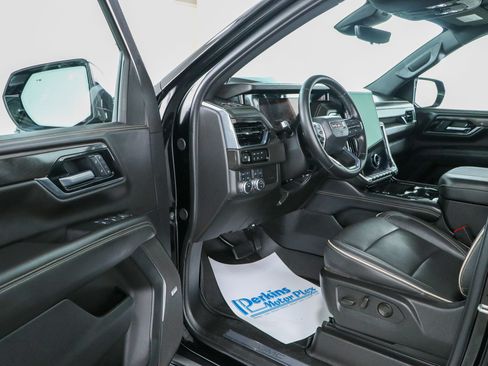 Used 2025 GMC Yukon Elevation w/ LPO, Elevation Black Package AWD/4WD image 3