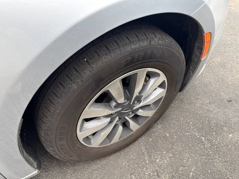 Used 2022 Chrysler Pacifica Touring-L FWD image 27